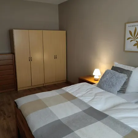 Ruhige 2-zimmer-wohnung Mit Parkplatz & Balkon