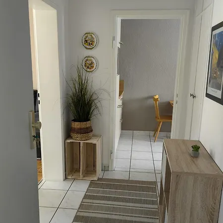 Ruhige 2-zimmer-wohnung Mit Parkplatz & Balkon * 잘츠기터