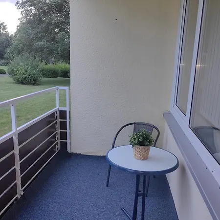 Ruhige 2-zimmer-wohnung Mit Parkplatz & Balkon 아파트