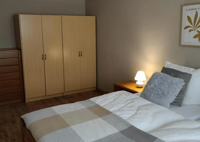 Ruhige 2-zimmer-wohnung Mit Parkplatz & Balkon