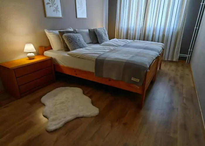 Ruhige 2-zimmer-wohnung Mit Parkplatz & Balkon Lejlighed