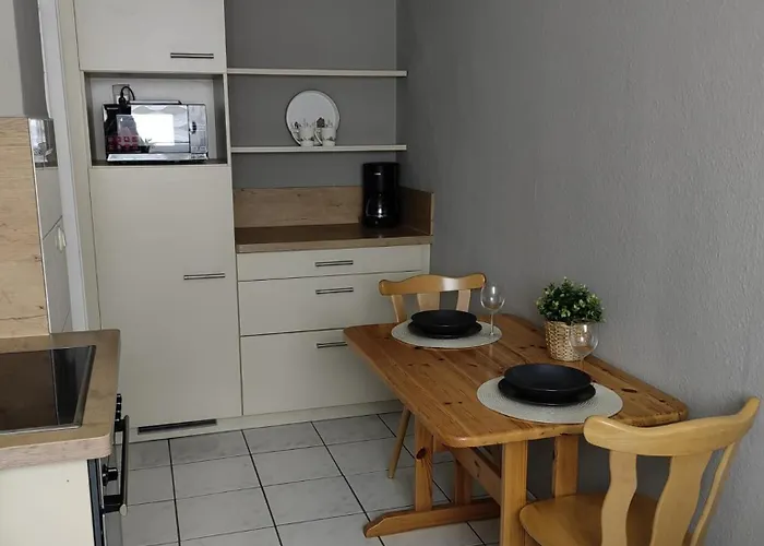Ruhige 2-zimmer-wohnung Mit Parkplatz & Balkon Lejlighed *