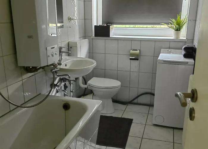 Lejlighed Ruhige 2-zimmer-wohnung Mit Parkplatz & Balkon *