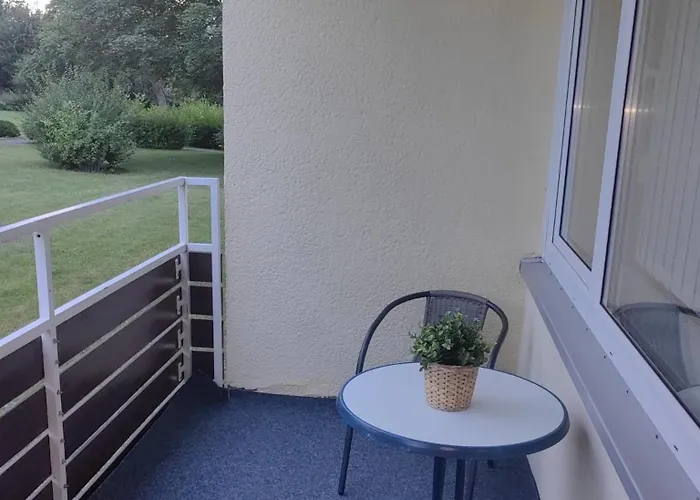 Ruhige 2-zimmer-wohnung Mit Parkplatz & Balkon Lejlighed